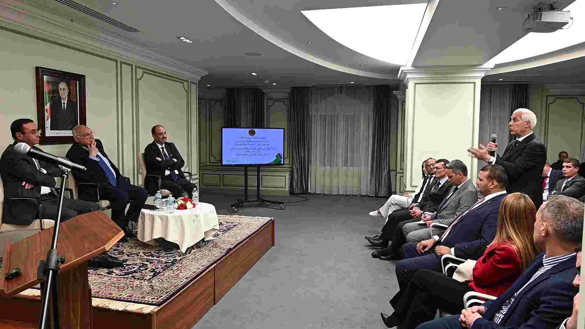 Mr Attaf meets representatives of the national community in the UK