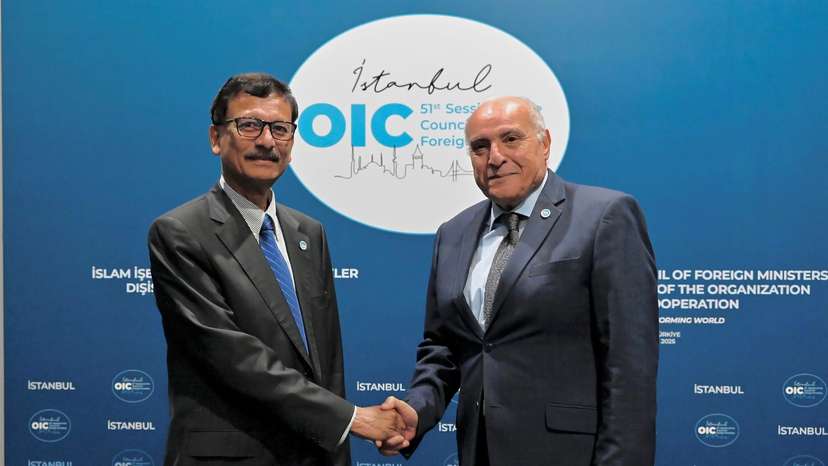 السيد عطاف يجري محادثات ثنائية مع نظيره البنغلاديشي