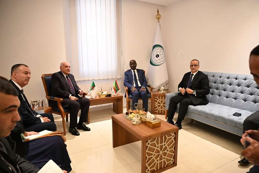 السيد عطاف يعقد بجدة جلسة مباحثات مع نظيره الموريتاني