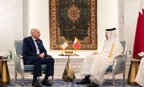 M. Attaf reçu à Doha par le Premier ministre et ministre des Affaires étrangères du Qatar