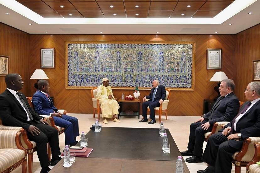 M. Attaf reçoit le nouvel ambassadeur de Guinée