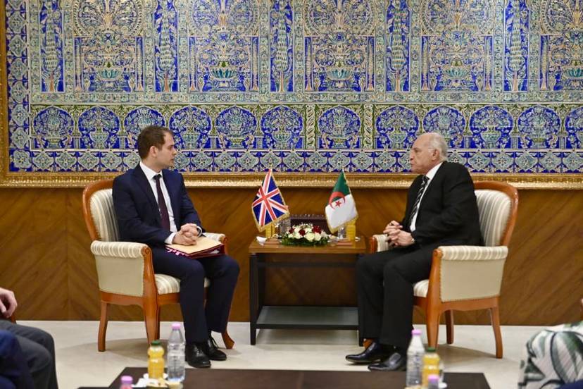 M. Attaf a reçu le sous-secrétaire d'État britannique pour le Moyen-Orient et l'Afrique du Nord.