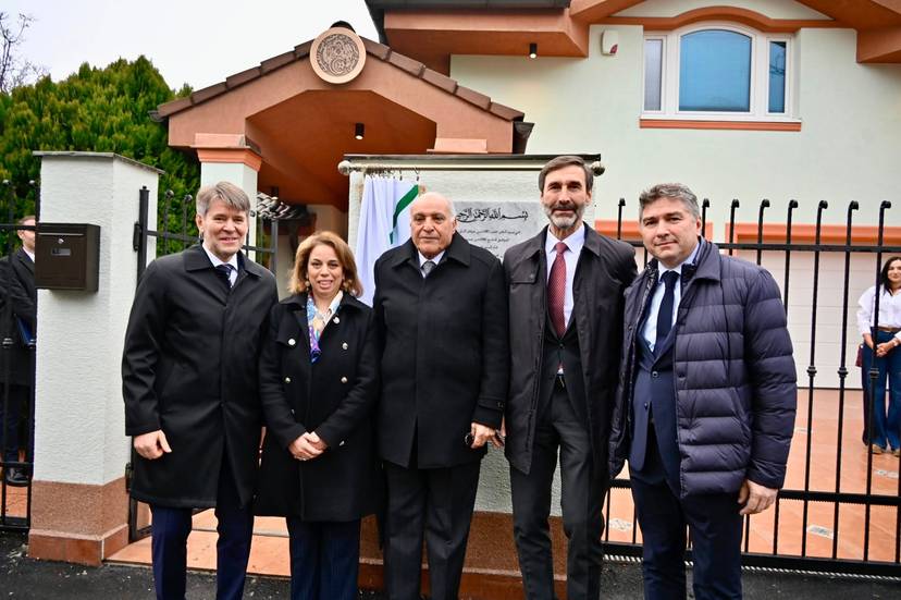 M. Attaf supervise la cérémonie officielle d’inauguration de l’ambassade d’Algérie à Bratislava.