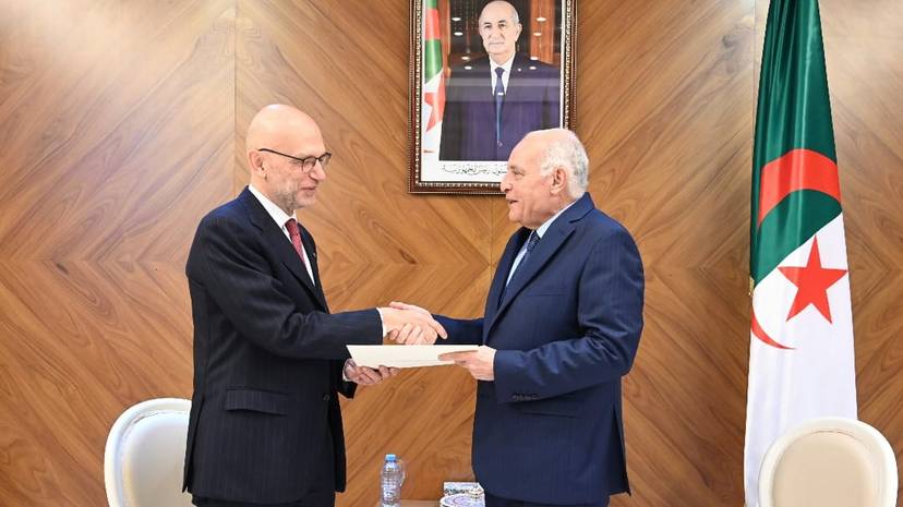 الوزير عطاف يستقبل السفير الايطالي الجديد