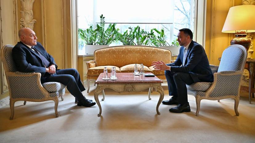 M. Attaf a eu des entretiens bilatéraux avec le Vice-Premier Ministre et Ministre des Affaires étrangères, des Affaires européennes et de la Coopération au développement de la Belgique
