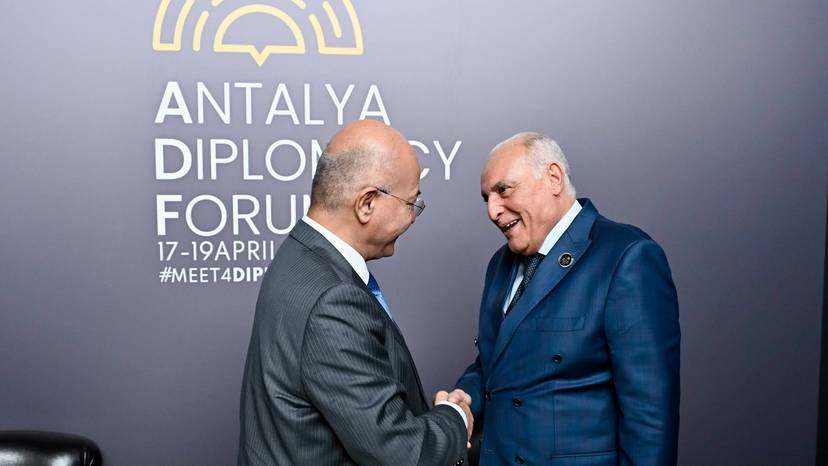 M. Attaf s'entretient à Antalya avec le Haut-Commissaire des Nations unies pour les réfugiés