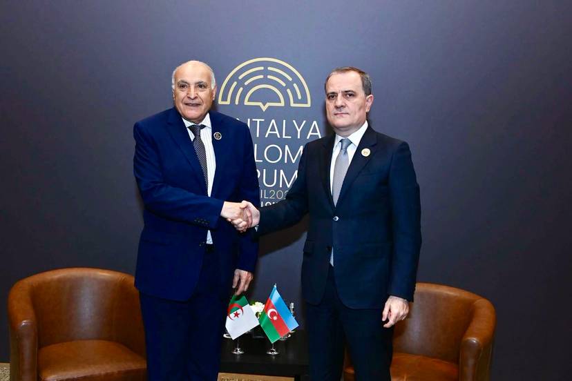 M. Attaf s'entretient à Antalya avec son homologue azerbaïdjanais