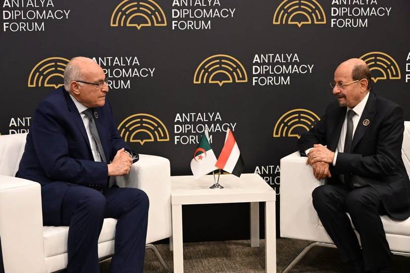 M. Attaf s'entretient à Antalaya avec le Premier ministre du Yémen