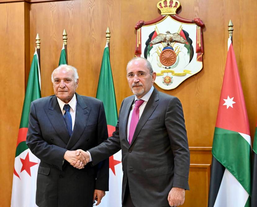 السيد عطاف يستقبل بعمان من طرف نائب رئيس الوزراء وزير الخارجية وشؤون المغتربين الأردني